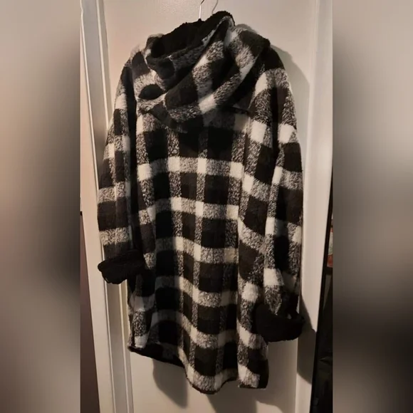 Plus size shacket - Picture 2 of 2